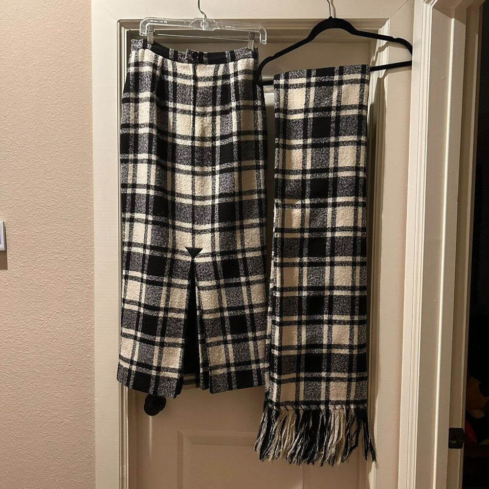 Oversized Canadian Wool Black & White Plaid Fringed Scarf Shawl Wrap - Picture 4 of 6